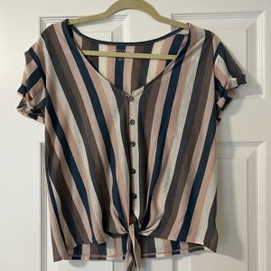 medium american eagle, front tie, striped top. like new.